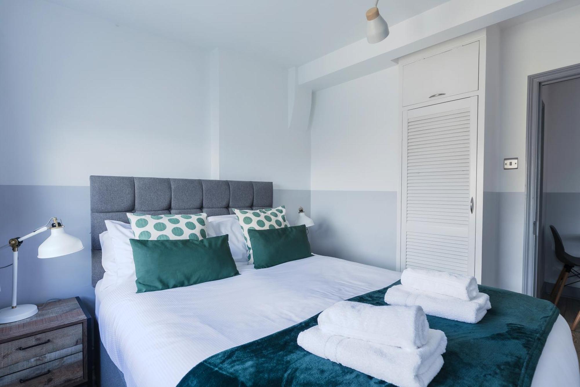 Modern Kensington Apartments London Exterior photo