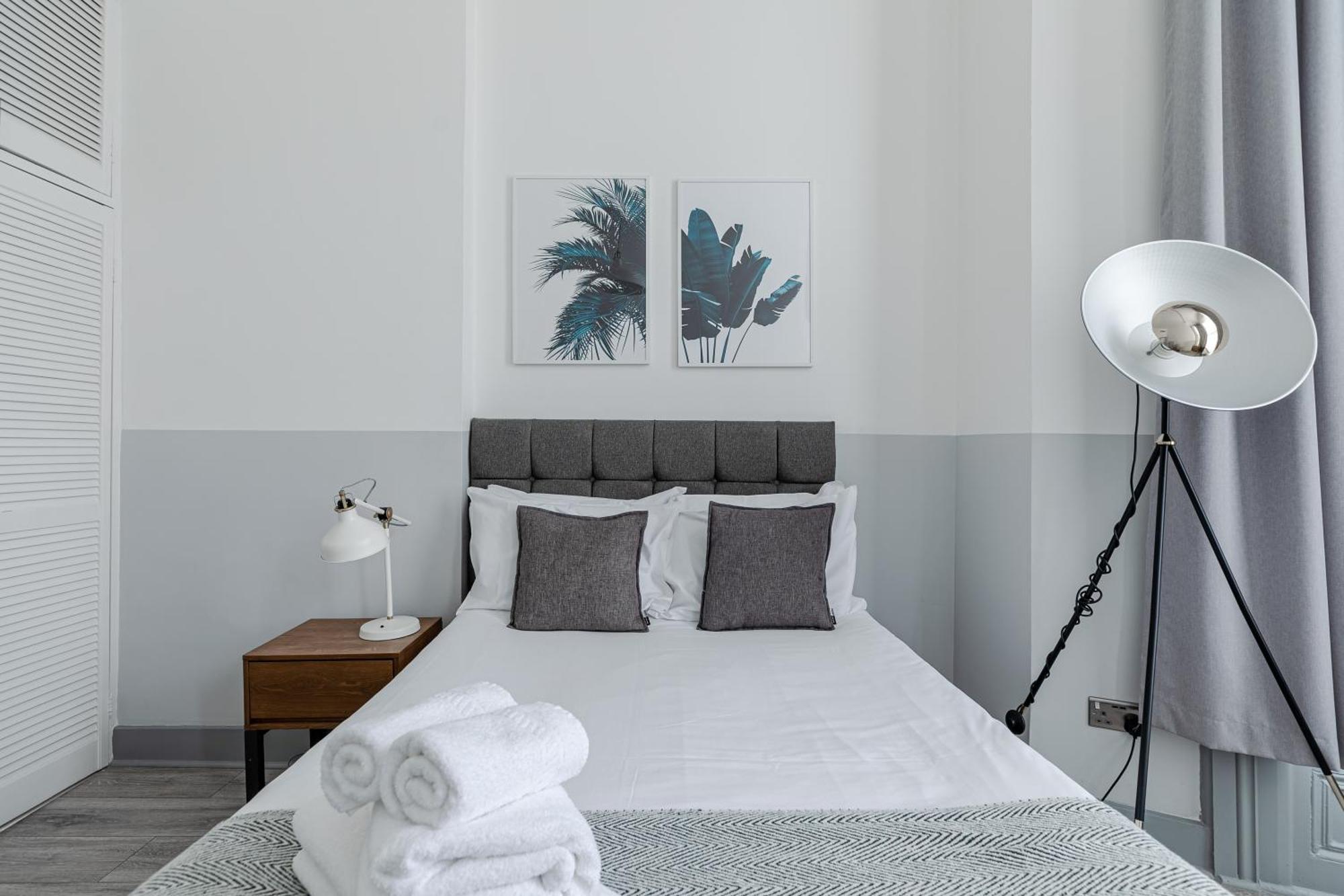 Modern Kensington Apartments London Exterior photo